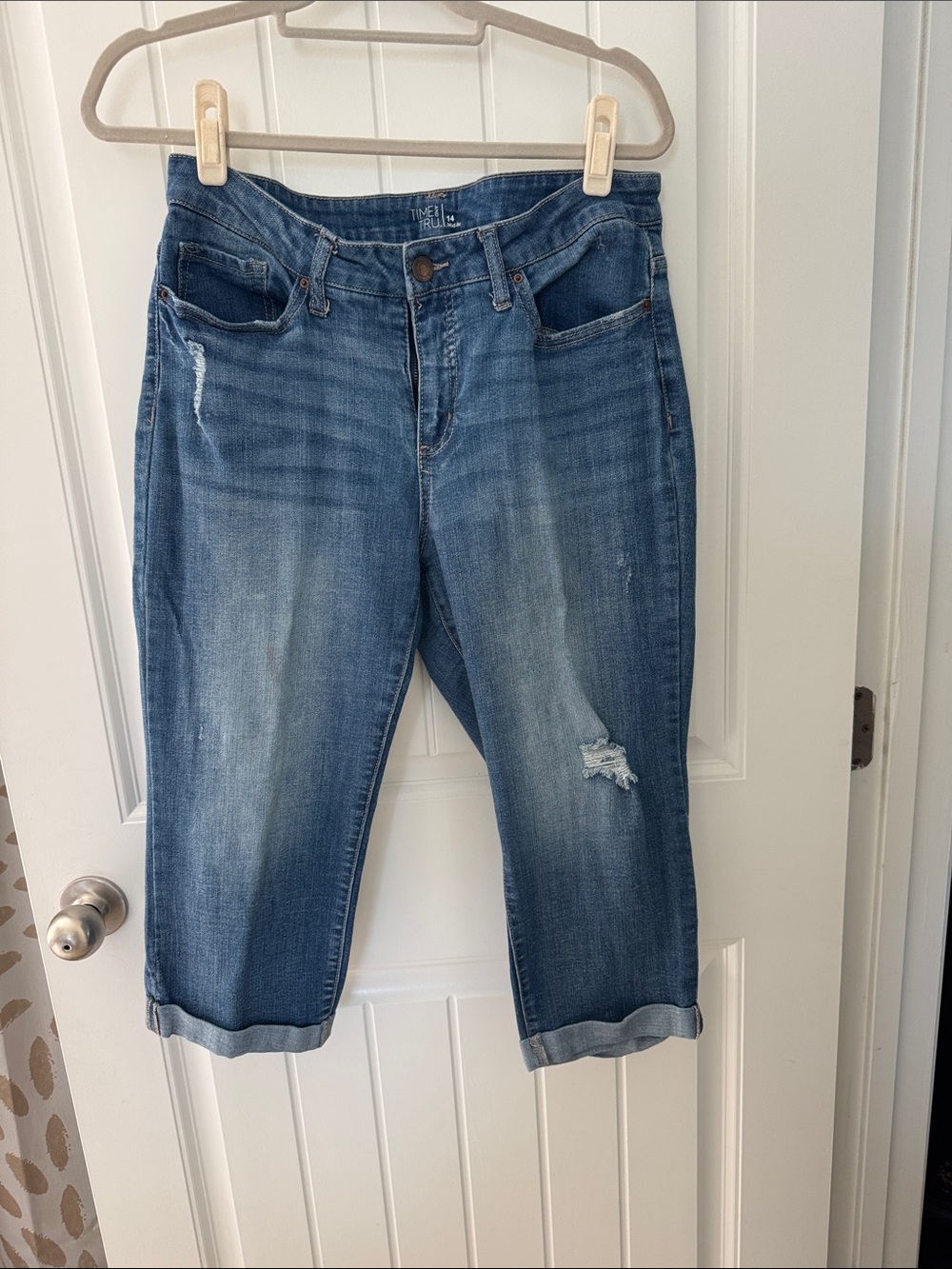 Time and Tru Women's Blue Distressed Boyfriend Capri Jeans